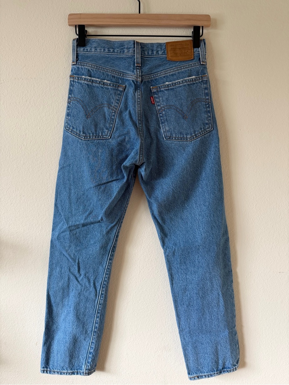 Levi’s Wedgie Straight Jeans - Picture 3 of 6